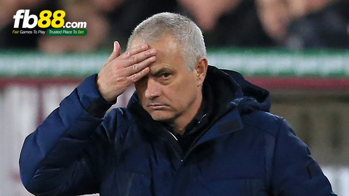 fb88 mourinho phá luật cách ly