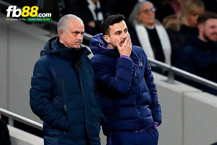 fb88 tottenham giảm lương hlv