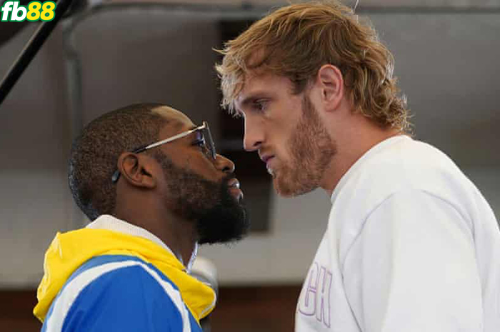 Logan Paul v Floyd Mayweather