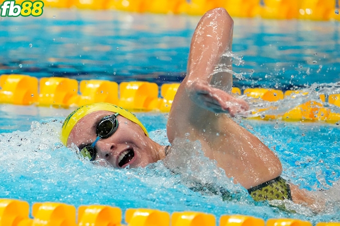 Katie Ledecky & Kaylee KcKeown