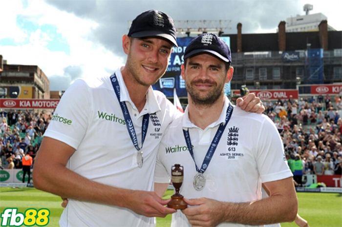 James Anderson và Stuart Broad