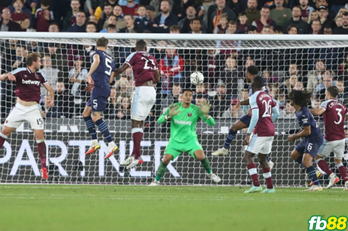 Manchester City đã bị loại khỏi Carabao Cup