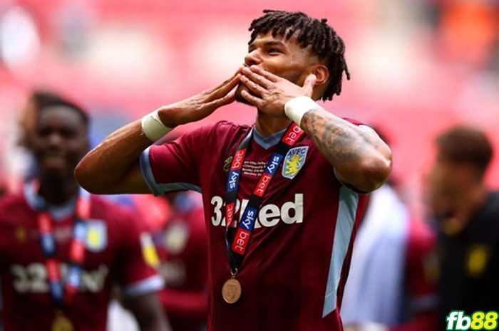 Hậu vệ Tyrone Mings