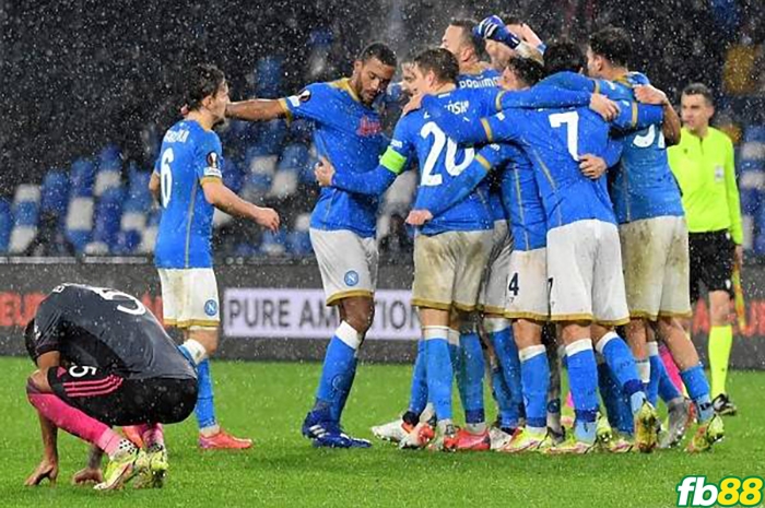 Leicester rớt xuống Conference League