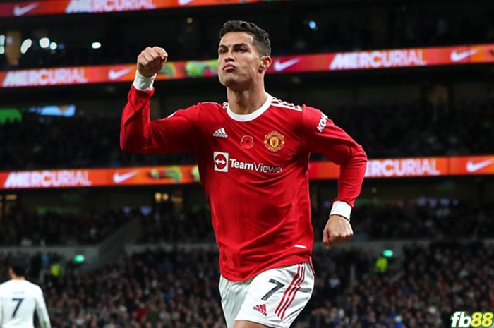 Ronaldo cứu rỗi MU