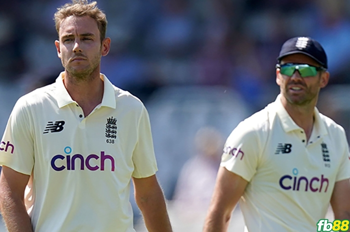 James Anderson và Stuart Broad