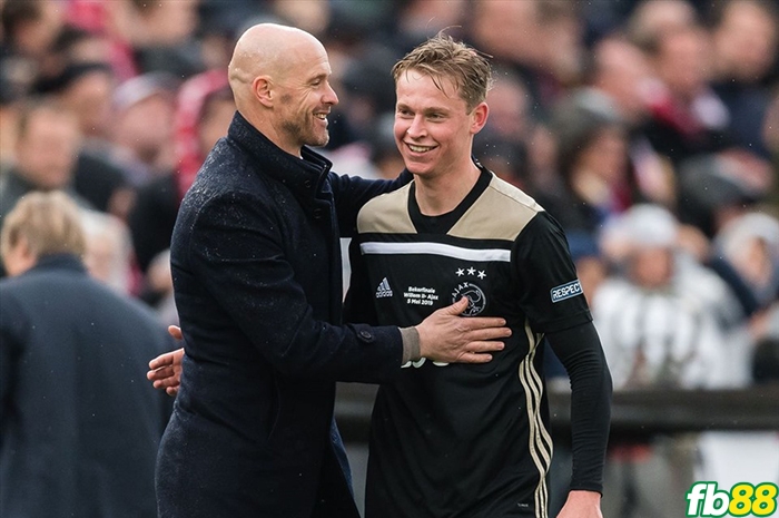 Ten Hag thuyết phục De Jong