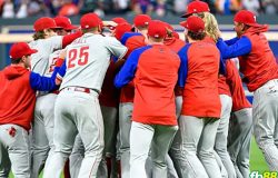 Philadelphia Phillies đánh bại Houston Astros